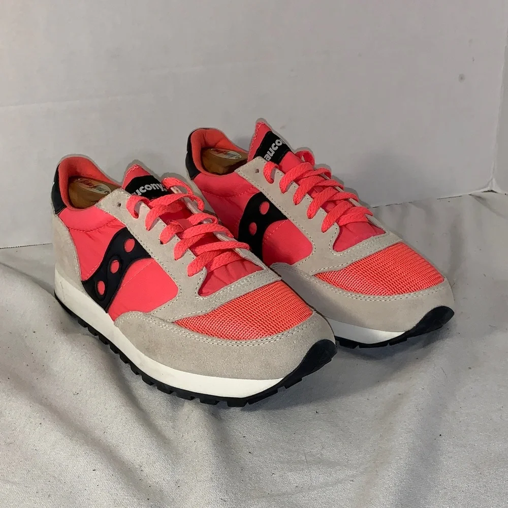 Saucony Womens Jazz Original Pink and Beige Retro Runner Sneakers
